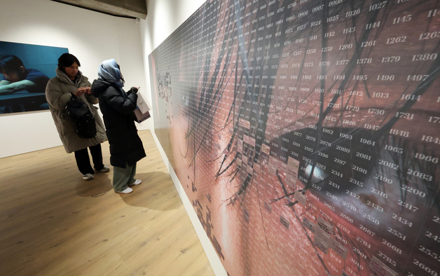 BTS 뷔, 포토북 '타입 비' 발간… 오프라인 전시 개최