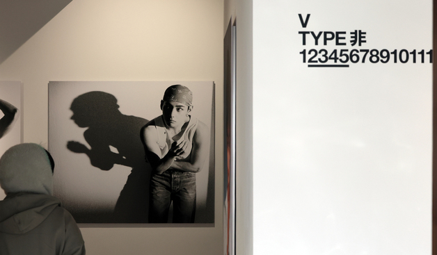 BTS 뷔, 포토북 '타입 비'에 새로운 얼굴 담았다⋯ 빠져드는 눈빛