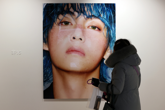 BTS 뷔의 새로운 얼굴..포토북 'TYPE 非' 공개