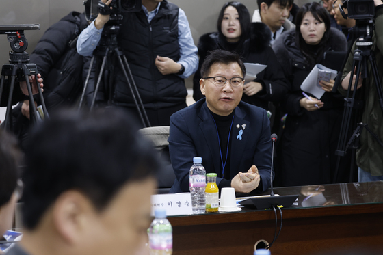 무안공항 현장조사 온 이양수 위원장