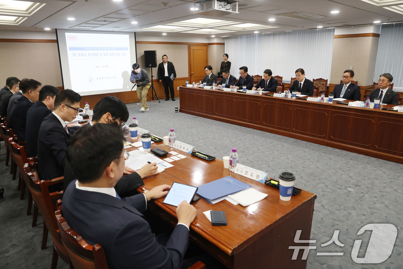 (서울=뉴스1) 이광호 기자 = 이찬진 금융감독원장이 20일 오후 서울 여의도 금융감독원에서 열린 기관전용사모펀드(PEF)운용사 CEO와의 간담회에서 발언하고 있다.   2026. …