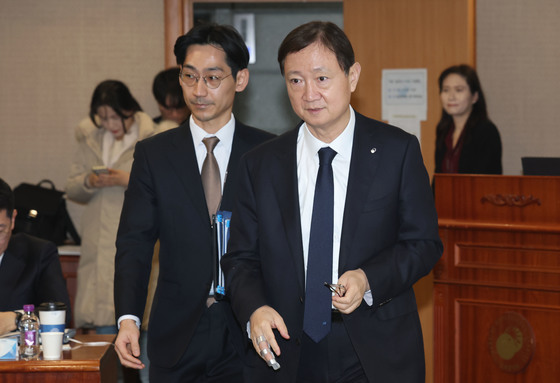 간담회 참석하는 이찬진 금감원장