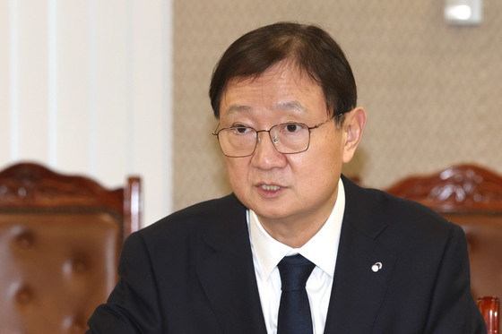 간담회 발언하는 이찬진 금감원장