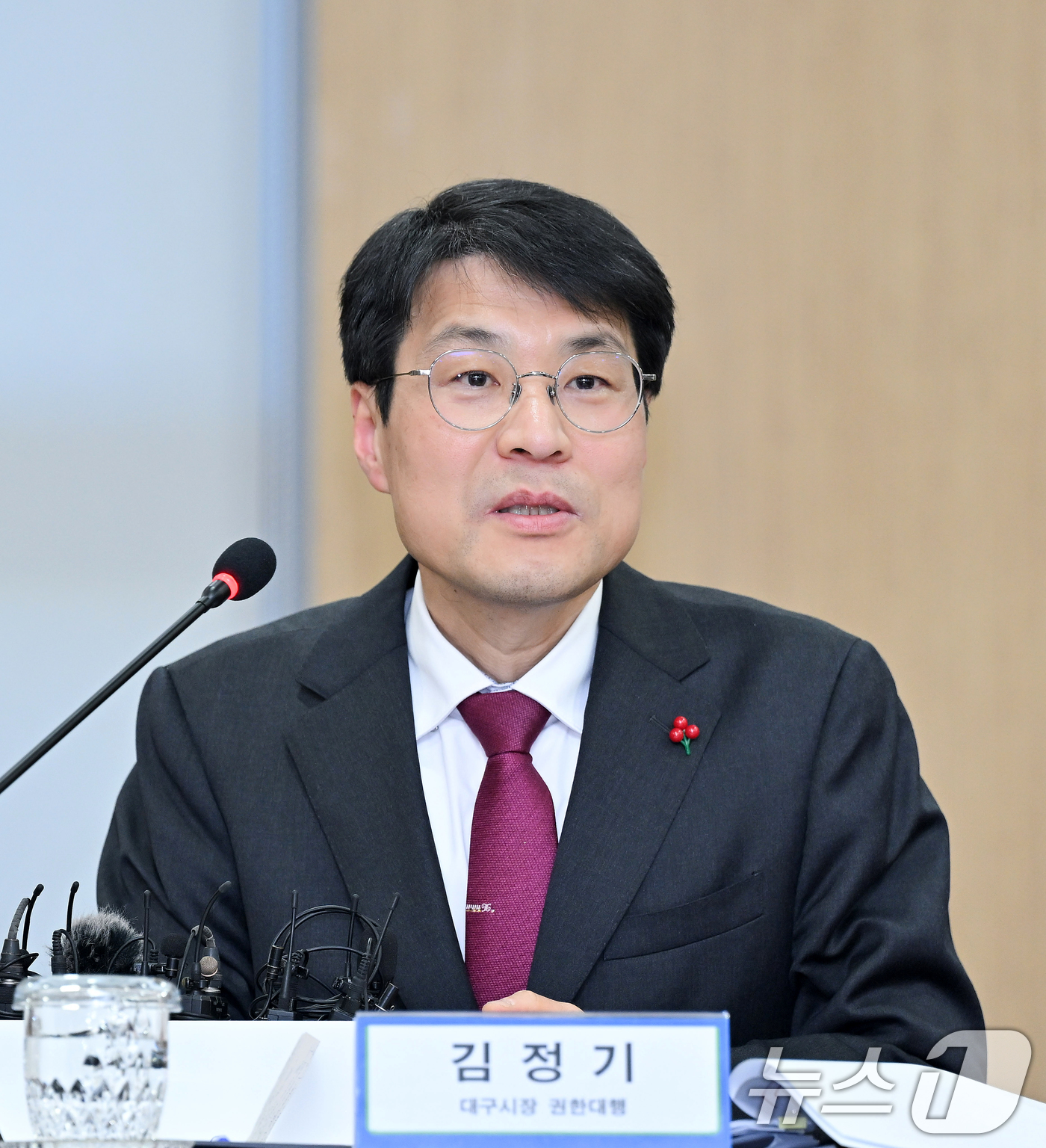 (대구=뉴스1) 공정식 기자 = 김정기 대구시장 권한대행(행정부시장)이 20일 오후 경북 안동시 경북도청에서 열린 대구·경북 행정통합 추진협의 회의에서 발언하고 있다. (대구시 제 …