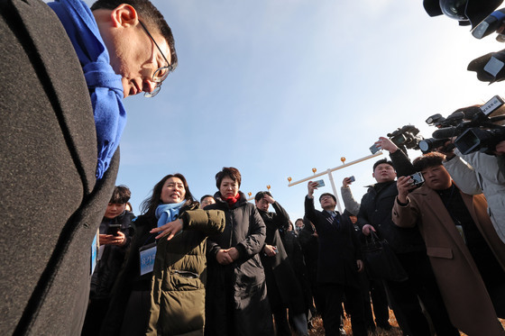 김유진 유가족 대표 "잔해물 치운 항철위…이유 설명하라"