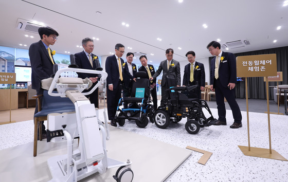 KB금융, 시니어 위한 체험형 '에이지테크랩' 선보인다