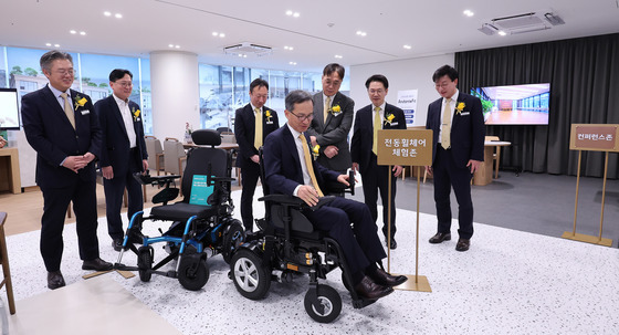 KB금융, 시니어 위한 체험형 '에이지테크랩' 선보인다