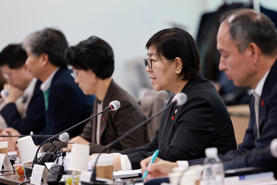 제4차 보건의료정책심의위원회 모두발언하는 정은경 장관
