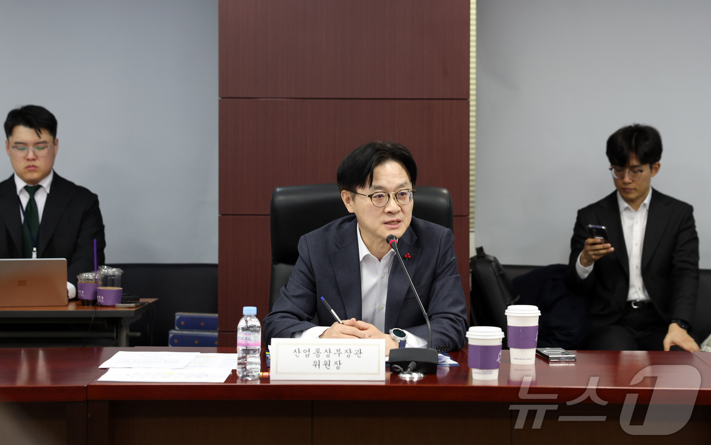 (서울=뉴스1) = 김정관 산업통상부 장관이 20일 오후 서울 종로구 한국무역보험공사에서 열린 '제2차 자원안보협의회'에서 인사말을 하고 있다. (산업통상부 제공. 재판매 및 DB …