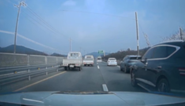 저혈당 쇼크에 의식 잃은 운전자…시민들 길 터주기로 무사 구조