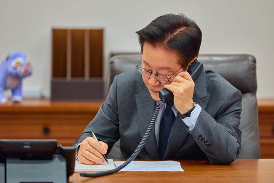 李대통령, 타밈 카타르 국왕 정상 통화