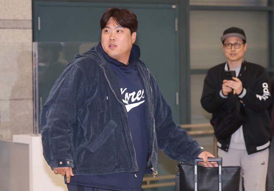 류현진 '대표팀 사이판 훈련 마치고 귀국'