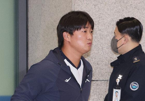 고우석 '대표팀 훈련 마치고 귀국'