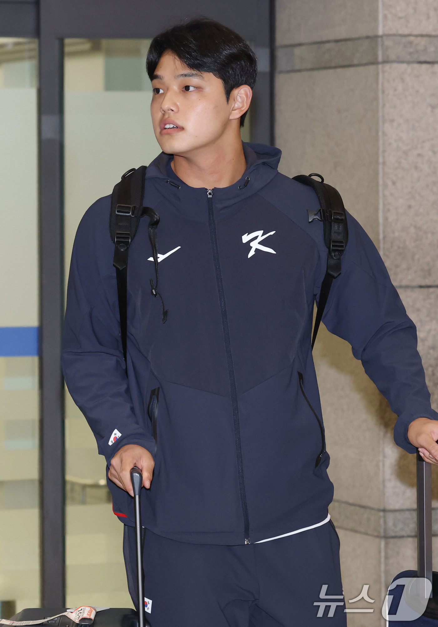 (인천공항=뉴스1) 이광호 기자 = 류지현 감독이 이끄는 야구대표팀의 문동주가 사이판 전지훈련을 마치고 20일 오후 인천국제공항을 통해 귀국하고 있다. 2026.1.20/뉴스1