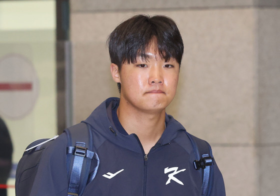 훈련 마치고 귀국하는 정우주