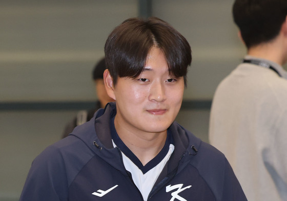 훈련 마치고 귀국하는 김택연