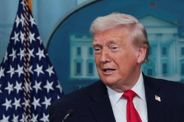 트럼프, '그린란드 인수' 질문 받자 "곧 알게 될 것"