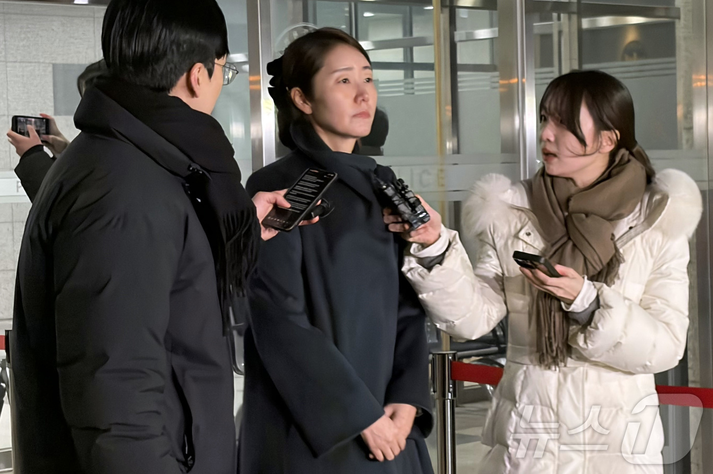 (서울=뉴스1) 한수현 기자 = '공천헌금 1억원' 수수 혐의를 받는 강선우 무소속 의원이 21일 오전 서울 마포구 서울경찰청 광역수사단 공공범죄수사대에서 조사를 마치고 청사를 나 …