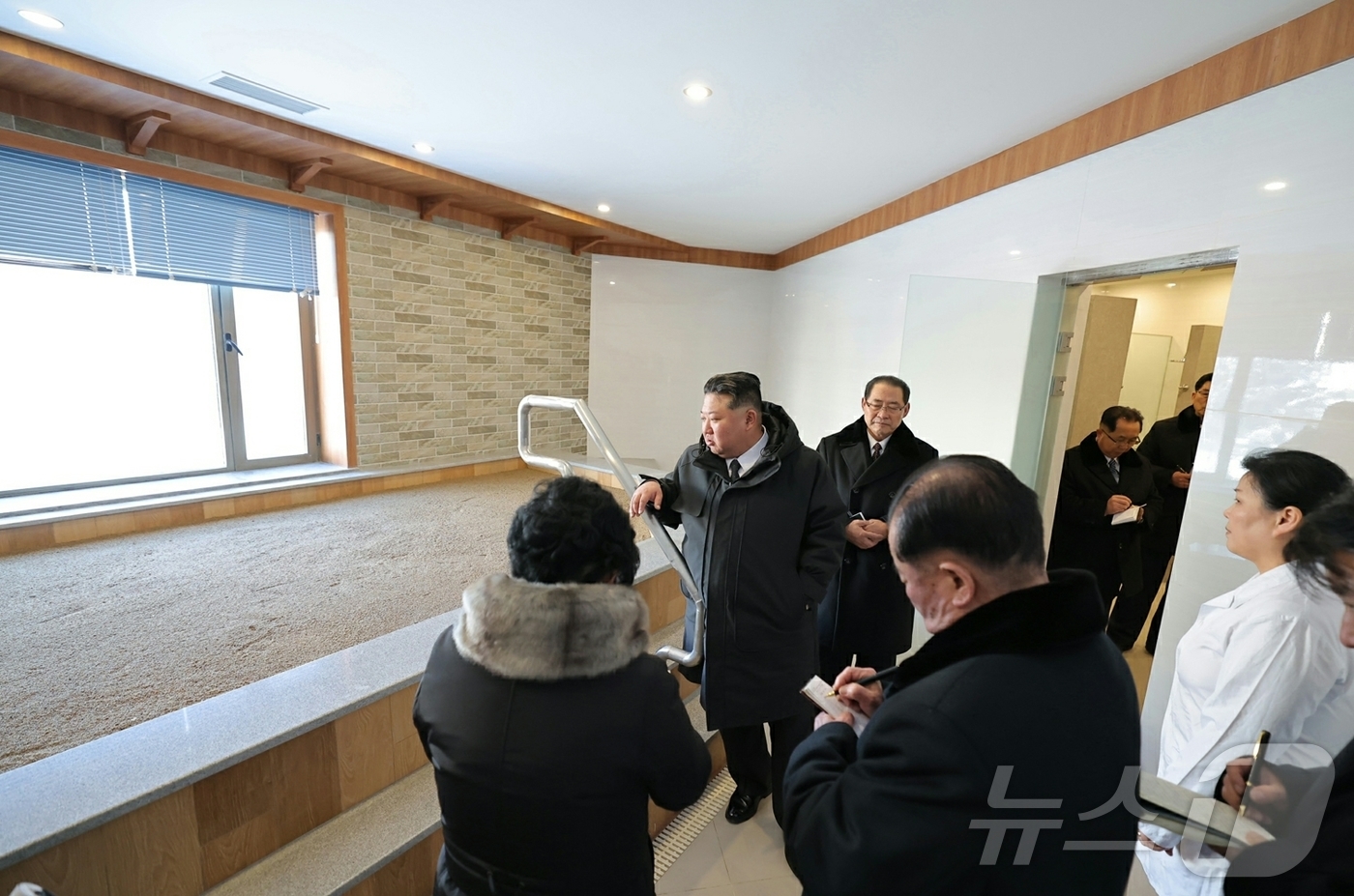 (평양 노동신문=뉴스1) = 북한 노동당 기관지 노동신문은 21일 "온포근로자휴양소 준공식이 1월 20일 성대히 진행되였다"며 "김정은동지께서 준공식에 참석하시였다"고 보도했다. …