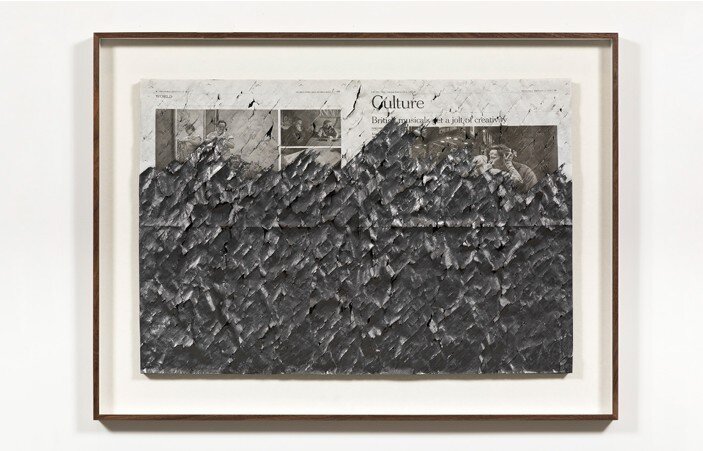 본문 이미지 - Choi Byung-so, Untitled 0230305, 2023, Ballpoint pen and pencil on newspaper, 54.5 &times; 80 &times; 1 cm, Framed: 71 &times; 96 &times; 4.2 cm. Courtesy of the artist and Perrotin. (페로탕 서울 제공)