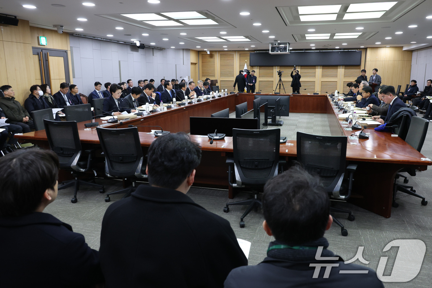 (서울=뉴스1) 신웅수 기자 = 강기정 광주시장과 김영록 전남도지사가 21일 서울 여의도 국회에서 열린 광주·전남 통합 관련 조찬 간담회에 참석하고 있다. 2026.1.21/뉴스1 …