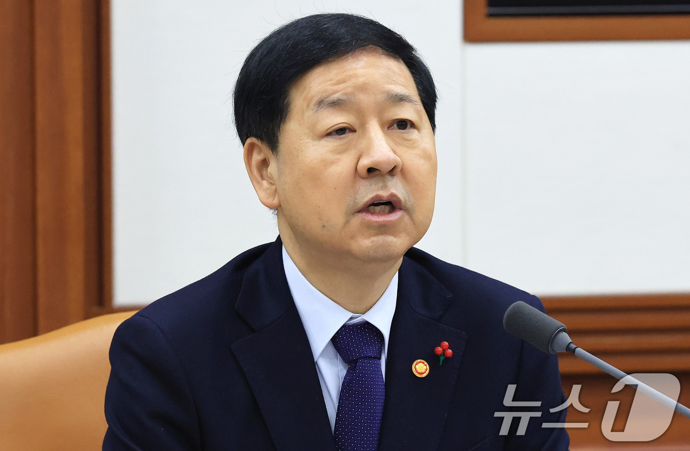 (서울=뉴스1) 임세영 기자 = 구윤철 경제부총리 겸 재정경제부 장관이 21일 서울 종로구 정부서울청사에서 열린 경제관계장관회의에서 모두발언을 하고 있다. 2026.1.21/뉴스1 …