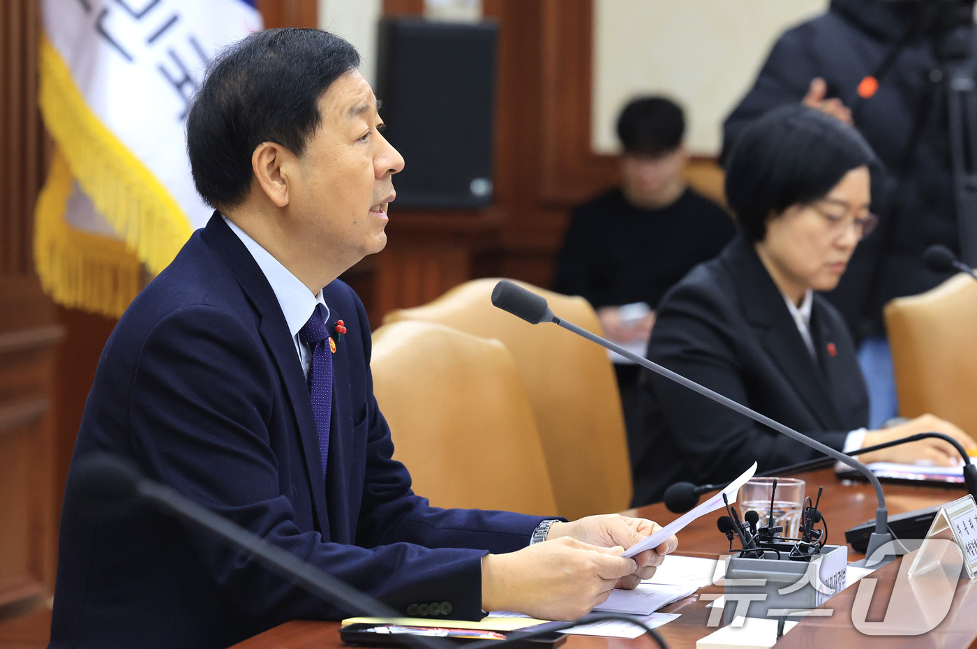 (서울=뉴스1) 임세영 기자 = 구윤철 경제부총리 겸 재정경제부 장관이 21일 서울 종로구 정부서울청사에서 열린 경제관계장관회의에서 모두발언을 하고 있다. 2026.1.21/뉴스1 …
