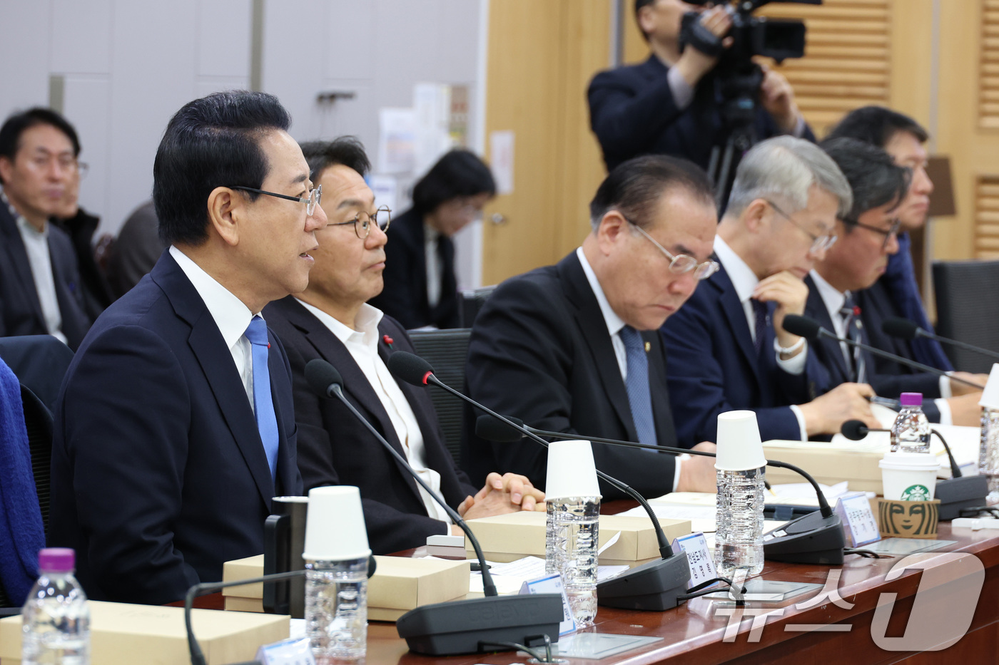 (서울=뉴스1) 신웅수 기자 = 김영록 전남도지사가 21일 서울 여의도 국회에서 열린 광주·전남 통합 관련 조찬 간담회에서 발언하고 있다. 2026.1.21/뉴스1