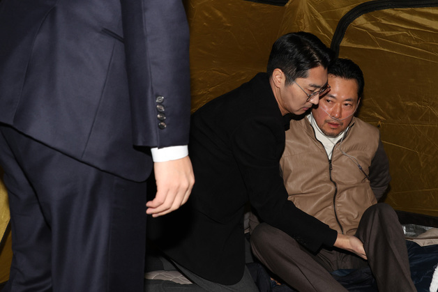 장동혁 단식 농성장 방문한 이준석