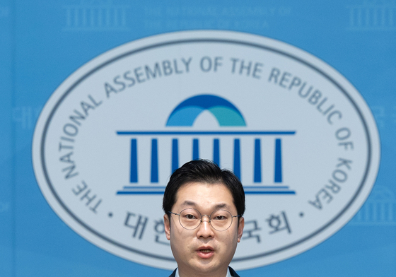 안동댐 사건 허위조작정보 유포자 고발 기자회견하는 김동아 의원