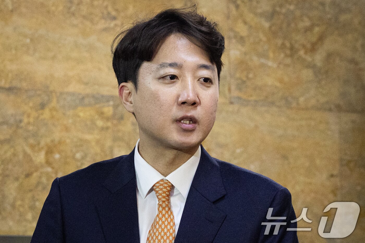 본문 이미지 - 이준석 개혁신당 대표가 21일 서울 여의도 국회에서 단식농성 중인 장동혁 국민의힘 대표와 만난 후 취재진 질문에 답하고 있다. 2026.1.21/뉴스1 ⓒ News1 유승관 기자