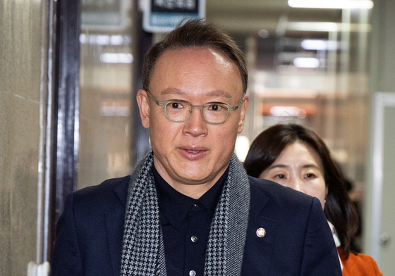 원내대표실 향하는 안상훈 국민의힘 의원