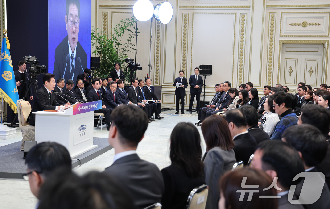 (서울=뉴스1) 이재명 기자 = 이재명 대통령이 21일 청와대 영빈관에서 열린 신년 기자회견에서 발언을 하고 있다. 2026.1.21/뉴스1