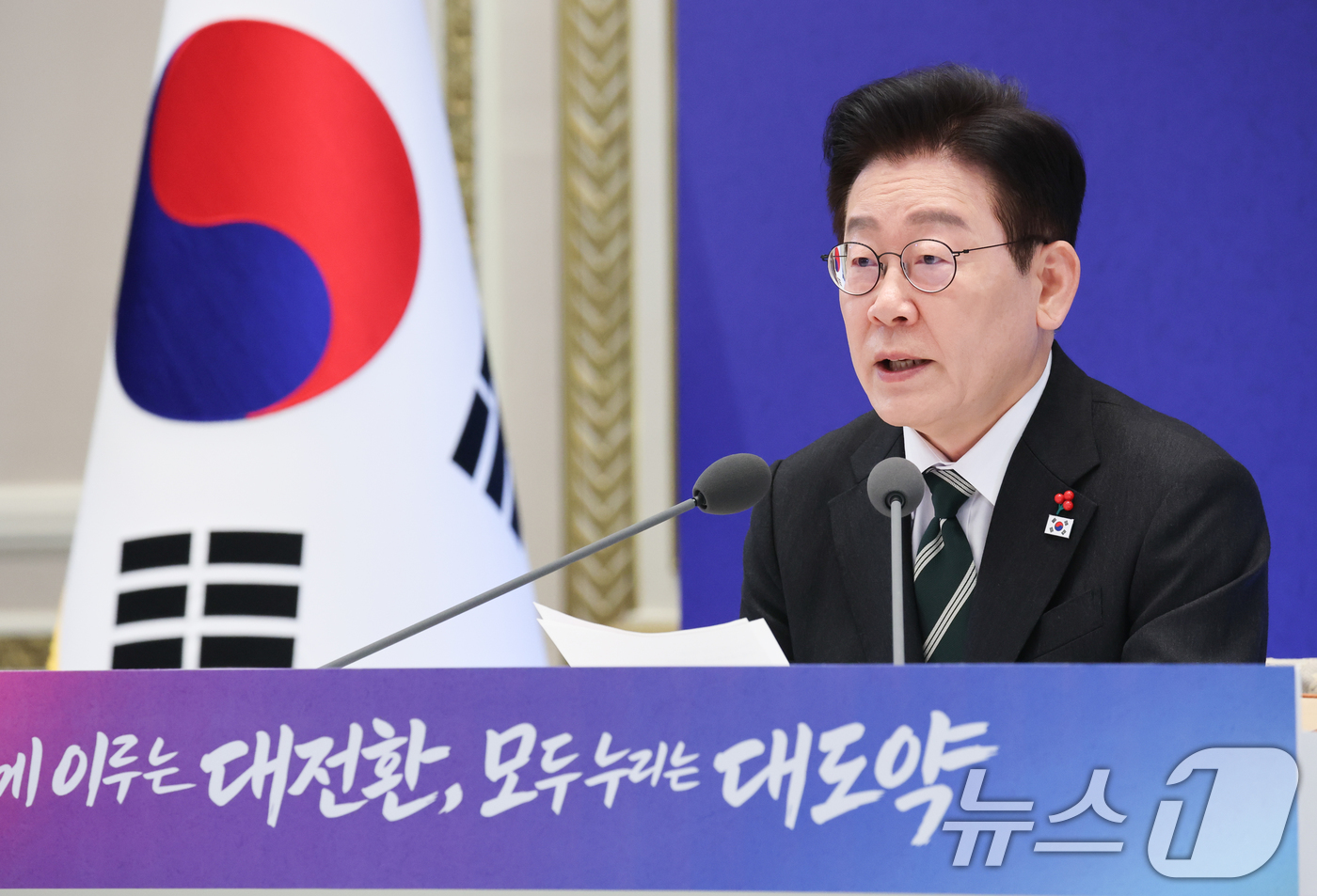 (서울=뉴스1) 이재명 기자 = 이재명 대통령이 21일 청와대 영빈관에서 열린 신년 기자회견에서 발언을 하고 있다. 2026.1.21/뉴스1