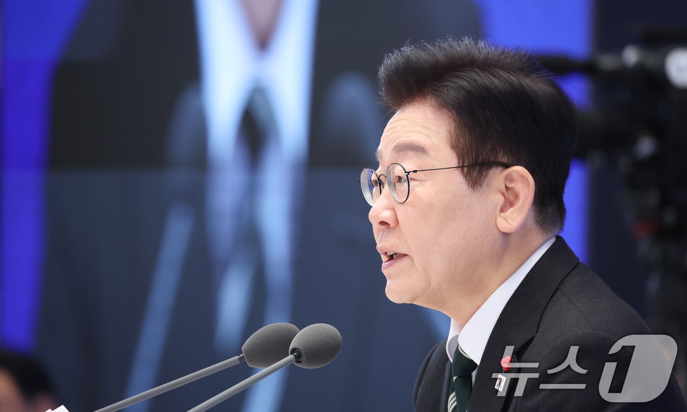 본문 이미지 - 이재명 대통령이 21일 청와대 영빈관에서 열린 신년 기자회견에서 발언을 하고 있다. 2026.1.21/뉴스1 ⓒ News1 이재명 기자