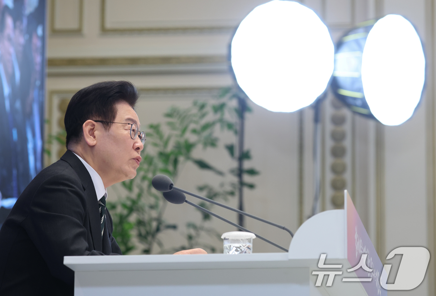 (서울=뉴스1) 이재명 기자 = 이재명 대통령이 21일 청와대 영빈관에서 열린 신년 기자회견에서 취재진 질문에 답변하고 있다. 2026.1.21/뉴스1