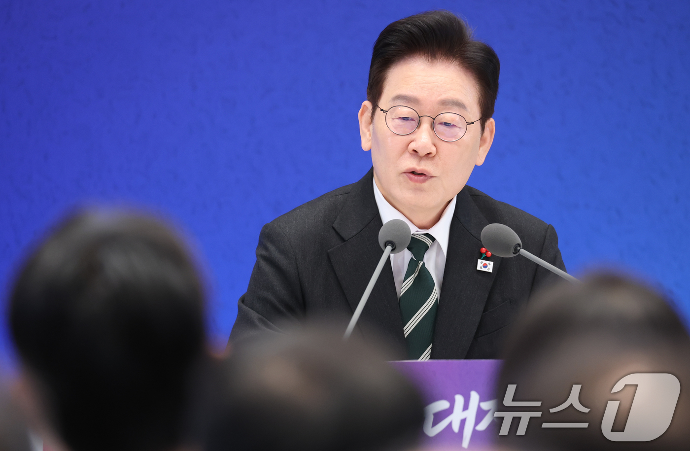 (서울=뉴스1) 이재명 기자 = 이재명 대통령이 21일 청와대 영빈관에서 열린 신년 기자회견에서 취재진 질문에 답변하고 있다. 2026.1.21/뉴스1