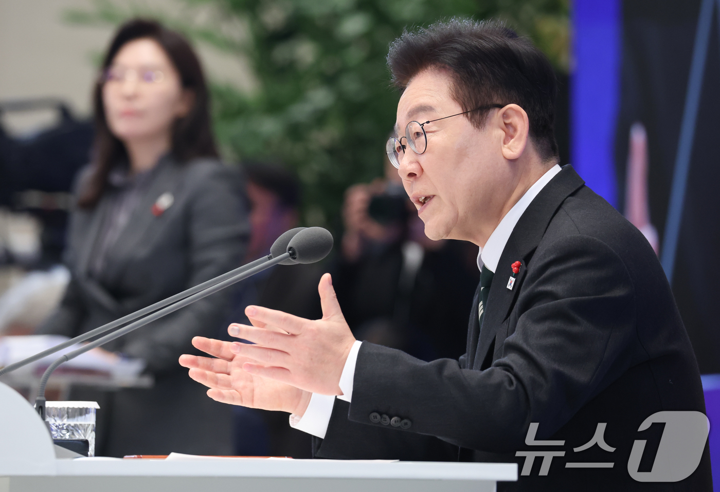 (서울=뉴스1) 이재명 기자 = 이재명 대통령이 21일 청와대 영빈관에서 열린 신년 기자회견에서 취재진 질문에 답변하고 있다. 2026.1.21/뉴스1