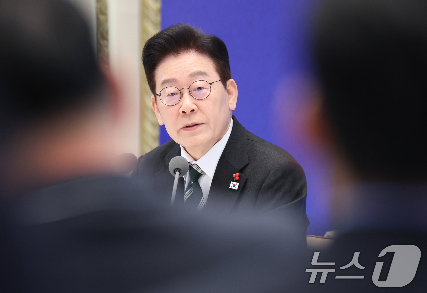 (서울=뉴스1) 이재명 기자 = 이재명 대통령이 21일 청와대 영빈관에서 열린 신년 기자회견에서 취재진 질문에 답변하고 있다. 2026.1.21/뉴스1