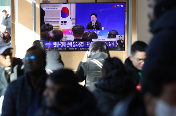 李대통령 신년 기자회견에 쏠린 눈