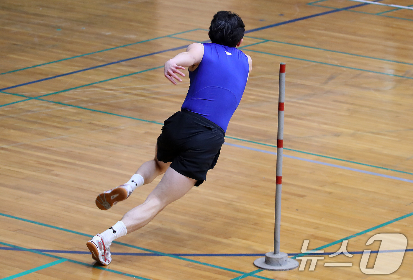 (대구=뉴스1) 공정식 기자 = 21일 오전 대구 달서구 계명대학교 성서캠퍼스 체육관에서 열린 '2026학년도 대입 정시모집 체육학과 실기고사'에서 한 수험생이 Z자 달리기를 하고 …