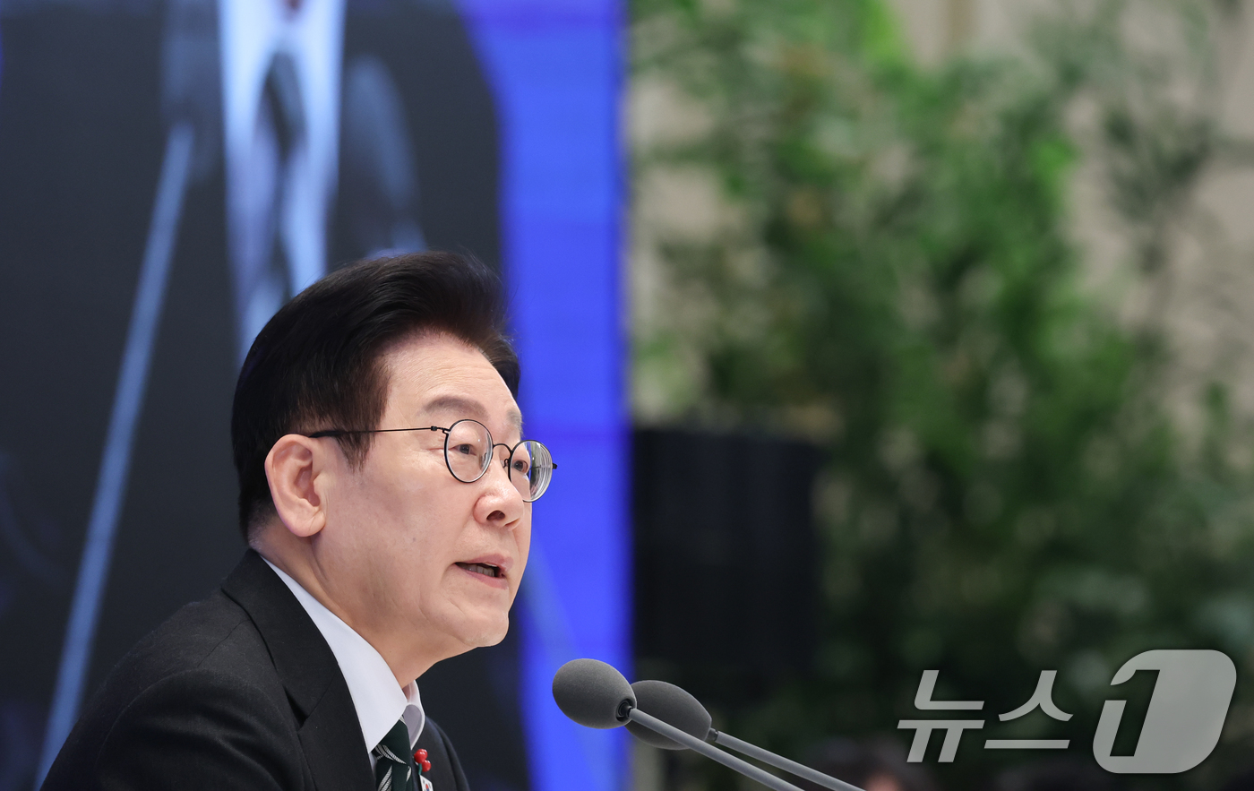 (서울=뉴스1) 이재명 기자 = 이재명 대통령이 21일 청와대 영빈관에서 열린 신년 기자회견에서 취재진 질문에 답변하고 있다. 2026.1.21/뉴스1