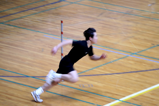 장애물 피해 '달려'