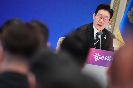 李대통령 '신년 기자회견 답변'