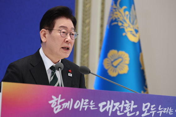 李대통령, 퇴직연금 기금화 두고 "대안중 하나…국민 원하지 않으면 안해"