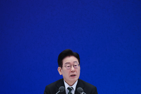 신년 기자회견 답변하는 이재명 대통령