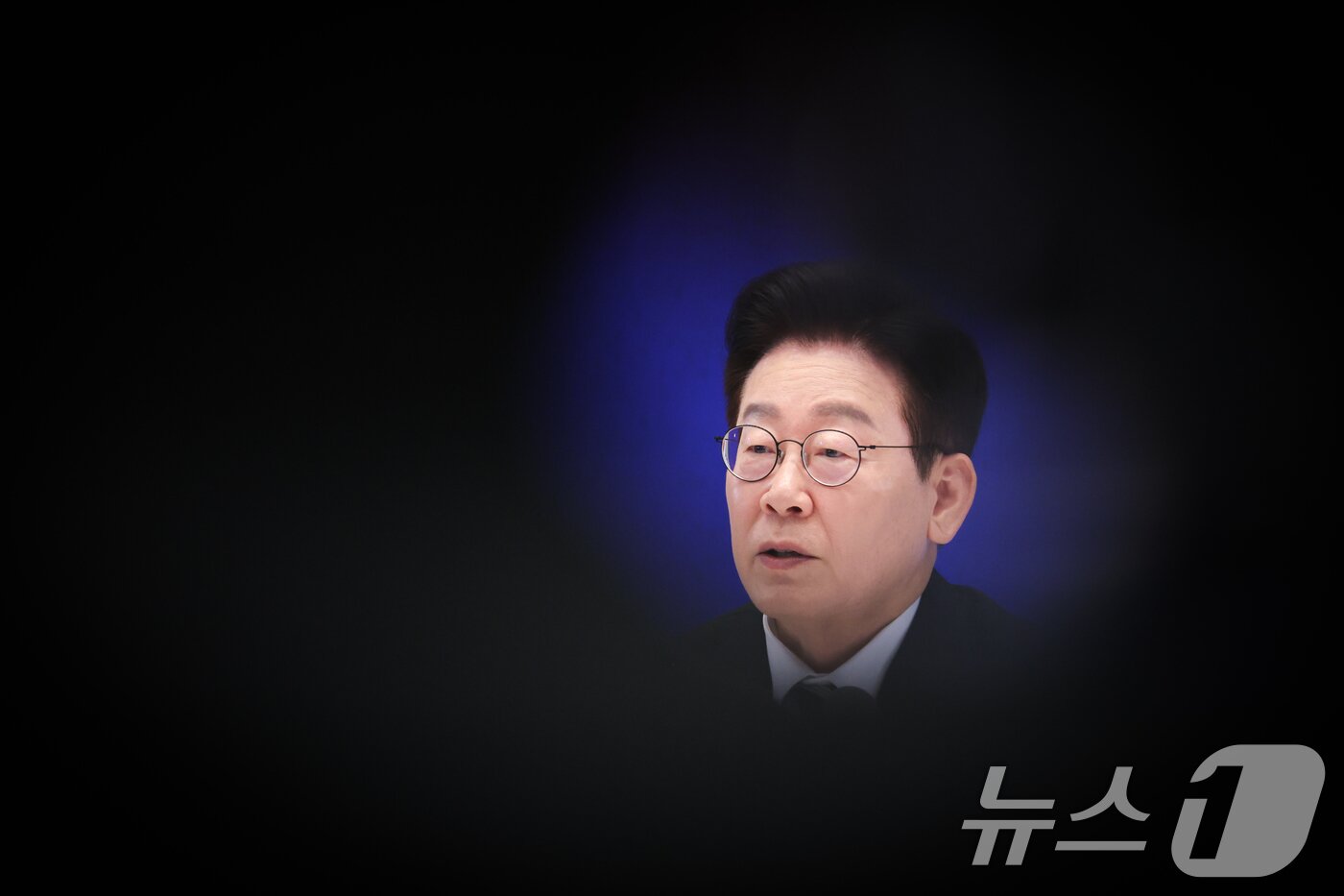 본문 이미지 - 이재명 대통령이 21일 청와대 영빈관에서 열린 신년 기자회견에서 취재진 질문에 답변하고 있다. 2026.1.21/뉴스1 ⓒ News1 이재명 기자