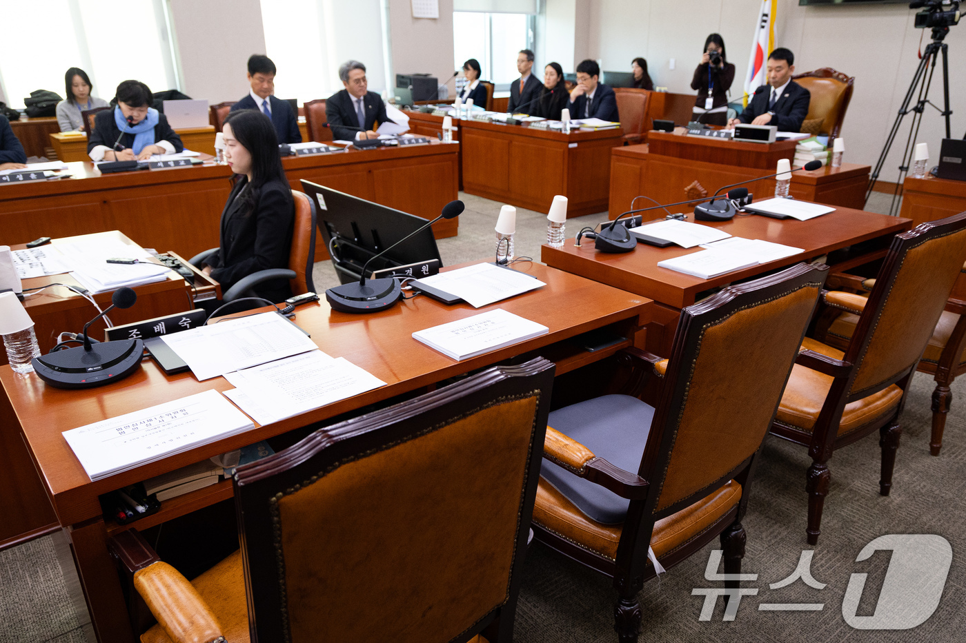 (서울=뉴스1) 유승관 기자 = 21일 서울 여의도 국회에서 열린 제431회 국회(임시회) 법제사법위원회 제2차 법안심사제1소위원회에 국민의힘 의원들이 불참해 자리가 비어있다. 2 …