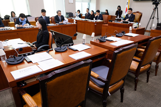 법사위 법안심사1소위, 텅 빈 국민의힘 의원석