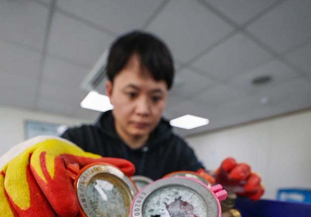 강추위 속 밤사이 서울 수도 계량기 동파 13건